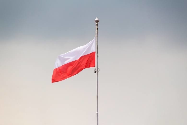 Dwie gminy z powiatu pińczowskiego otrzymają maszt i flagę...