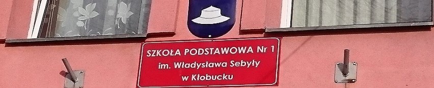 Szkoła Podstawowa nr 3 w Kłobucku. Nauczyciele w większości...