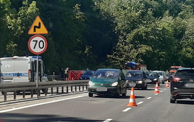 Na drodze DK-81 w Skoczowie, w kierunku Ustronia, doszło do wypadku z udziałem motocyklisty.Zobacz kolejne zdjęcia. Przesuwaj zdjęcia w prawo - naciśnij strzałkę lub przycisk NASTĘPNE