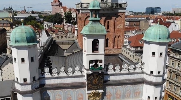 Poznańskie koziołki w maseczkach mają przypominać...