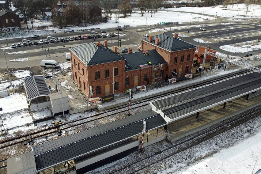 Dworzec kolejowy w centrum Dąbrowy Górniczej wygląda coraz...