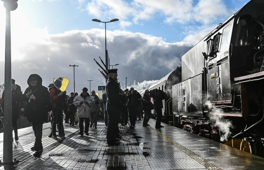 100. rocznica zaślubin Polski z morzem. Podróż do przeszłości czyli... jak wszystkie drogi prowadziły do Pucka