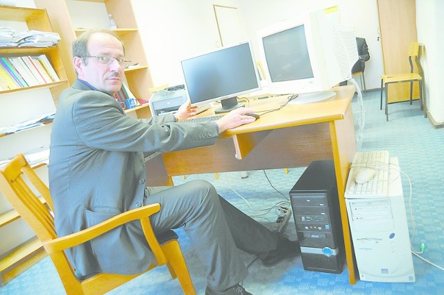 - Za pieniądze z dotacji wymienimy stare komputery na nowe - mówi prof. Marek Grochalski, prorektor ds. studentów UO.