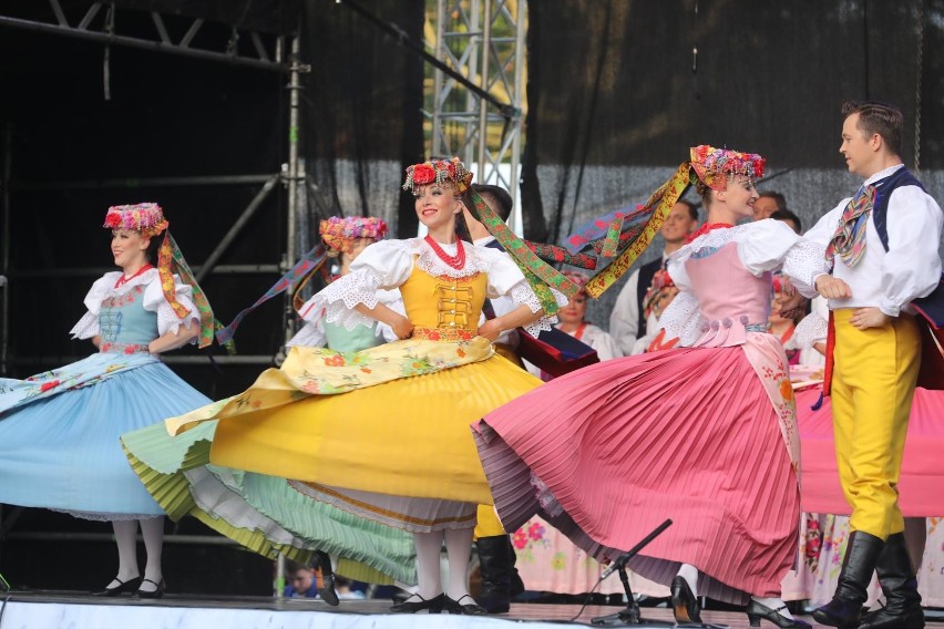 Zespół Pieśni i Tańca „Śląsk” świętuje 70. urodziny! To już drugi dzień Wielkiego Pikniku Artystycznego „Święto Śląska" w Koszęcinie. WIDEO