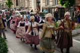 Zatańczyli poloneza na ulicy w centrum Poznania. Oto zdjęcia i wideo z wyjątkowego wydarzenia!