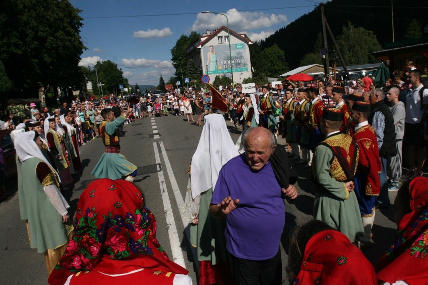 Tydzień Kultury Beskidzkiej 2016: Drugi dzień święta folkloru. Barwny korowód w Szczyrku [ZDJĘCIA]