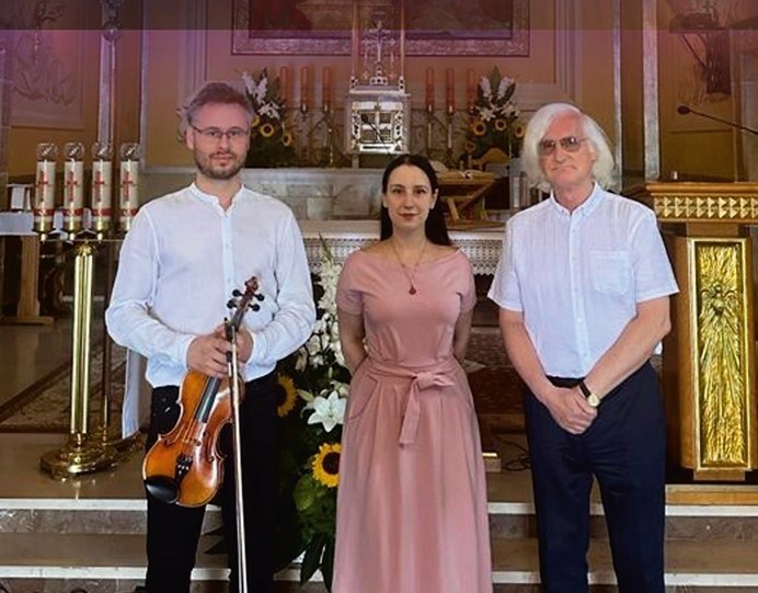 W kościele na Gutwinie wystąpi Trio Cantabile. „Z ciemności ciszy…” koncert Pieśni Pasyjnych w niedzielę, 17 marca 