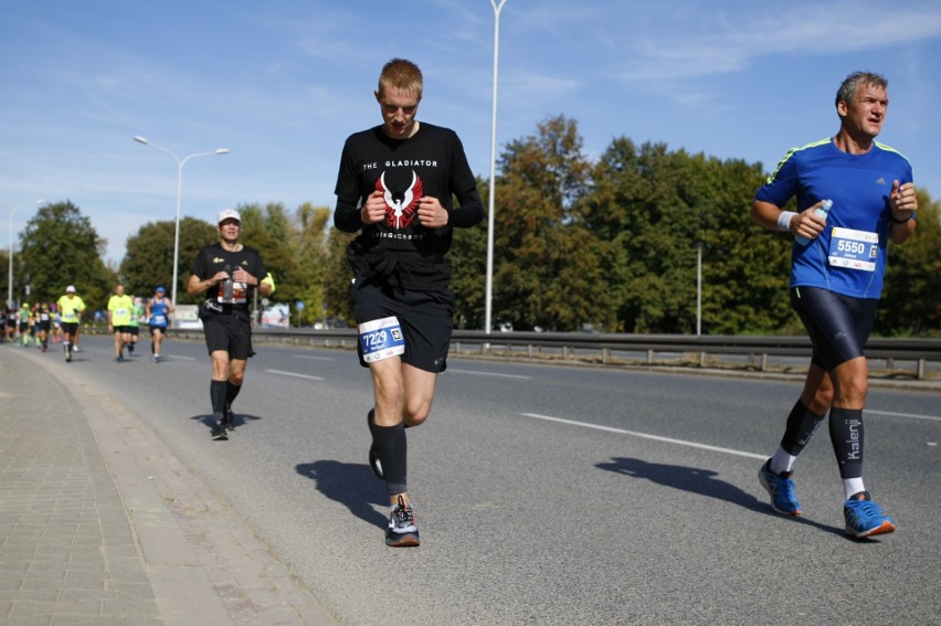 Uczestnicy Maratonu Warszawskiego 2018. Więcej zdjęć...