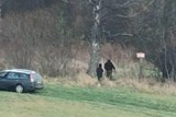 Dron Straży Granicznej w akcji. Nagrał parę Norwegów, która spacerowała w Bieszczadach po pasie drogi granicznej [WIDEO]