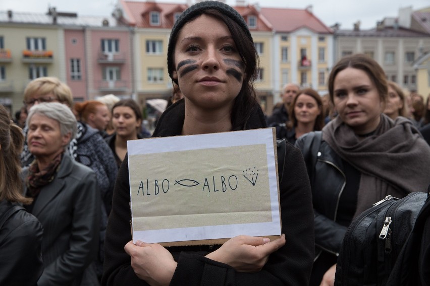 Protest w Białymstoku rozpoczął się o godzinie 15 przy ul....