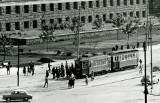 Tłok w tramwajach i otwarte wagony. Tak jeździliśmy po Wrocławiu w połowie XX wieku. Miejska komunikacja na archiwalnych zdjęciach