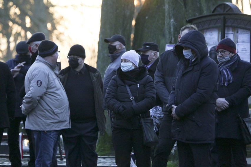 Ostatnie pożegnanie prof. Jerzego Hauzińskiego. Spoczął na Starym Cmentarzu w Słupsku [ZDJĘCIA]