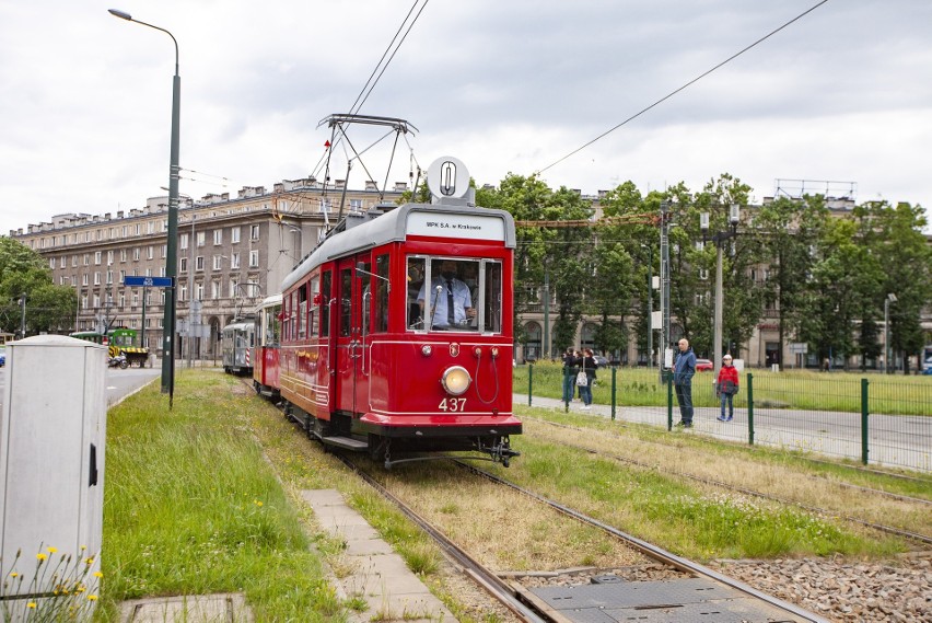 Historyczne tramwaje przejechały przez Kraków. Gratka dla pasjonatów!