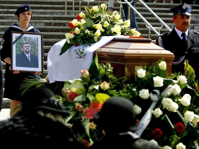Pogrzeb posla Leszka DeptulyUroczystości pogrzebowe posla Leszka Deptuly, który zginąl w katastrofie lotniczej w Smolensku.