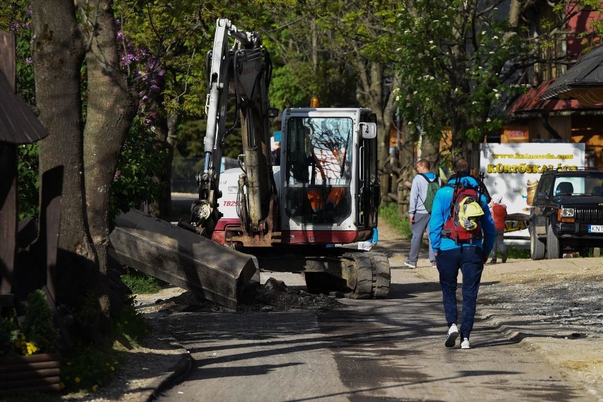 Zakopane. Gubałówka rozkopana. Robotnicy zwinęli asfalt [ZDJĘCIA] 