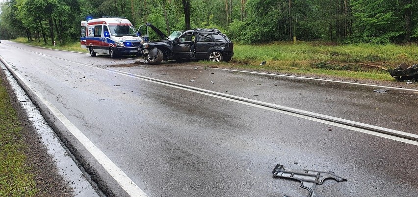 Wojszki. Wypadek na DK19. Samochód uderzył w drzewo i...