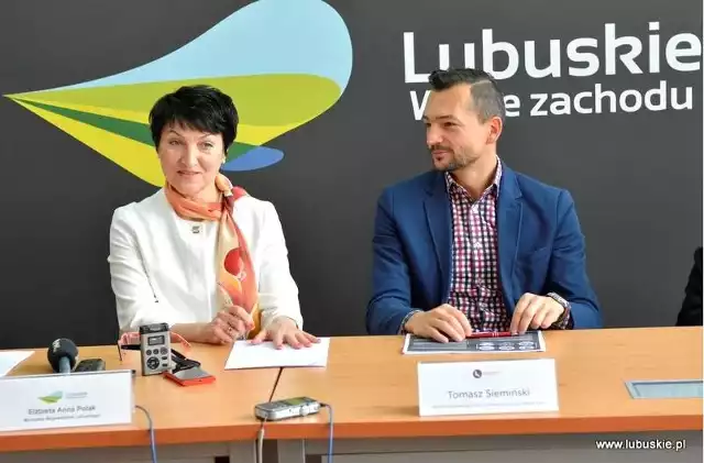 Program DWL 2015 przedstawili marszałek Elżbieta Polak i dyrektor Regionalnego Centrum Animacji Kultury Tomasz Siemiński.