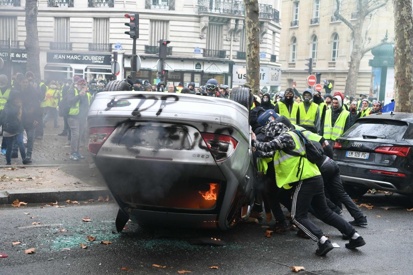 Protest "żółtych kamizelek" i zamieszki w Paryżu 1.12