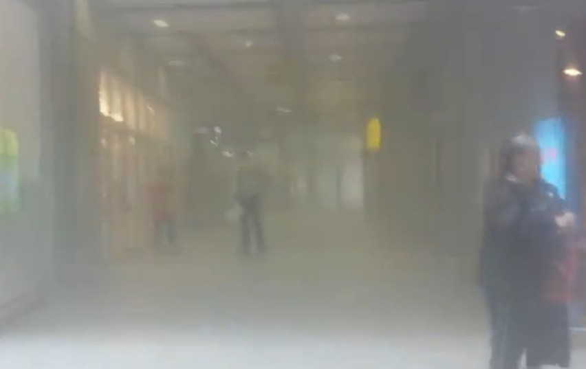 Pełno dymu w galerii Sky Tower, ludzie uciekali ze sklepów (ZDJĘCIA, FILM)
