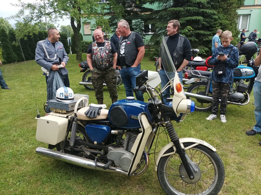 Wystawa motocykli „Legendy PRL-u”. 11. wystawa motocykli w ostrowskim Rubinku przyciągnęła tłumy. 12.06.2022