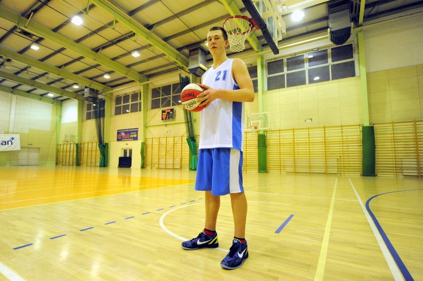 Filip Pruefer karierę zaczynał w drużynie Basket Poznań w...