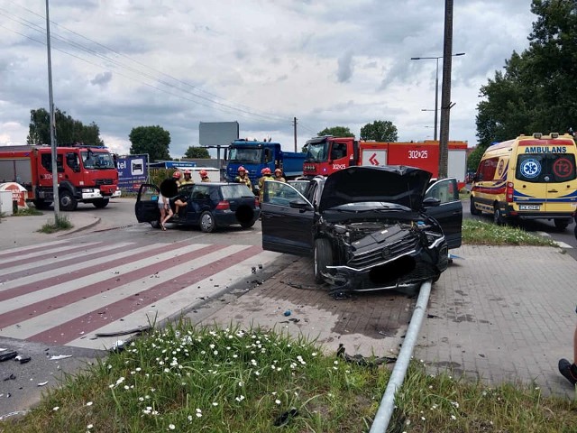 Około godz. 12:40 na ul. Fordońskiej doszło do wypadku z udziałem dwóch samochodów.