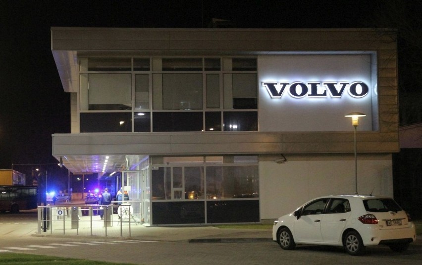 Wrocław: Pożar w Volvo (ZDJĘCIA)