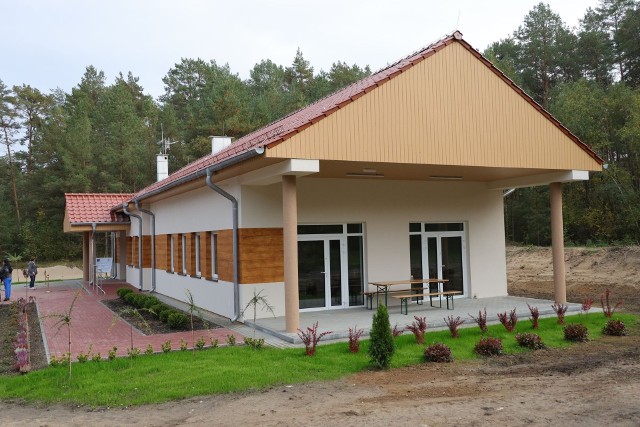 Oficjalnie otwarto nową salę wiejską w Kęszycy Leśnej.