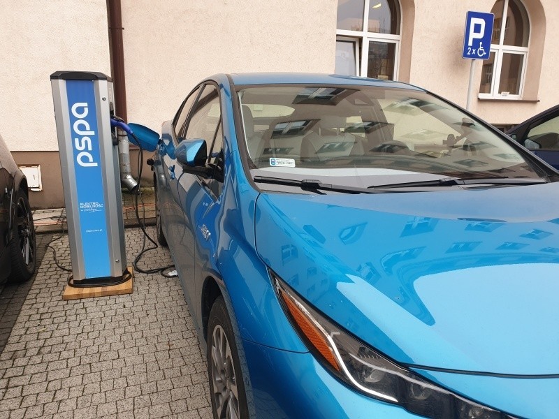 W Łodzi postawią 205 stacji do ładowania elektrycznych aut. Zobacz gdzie