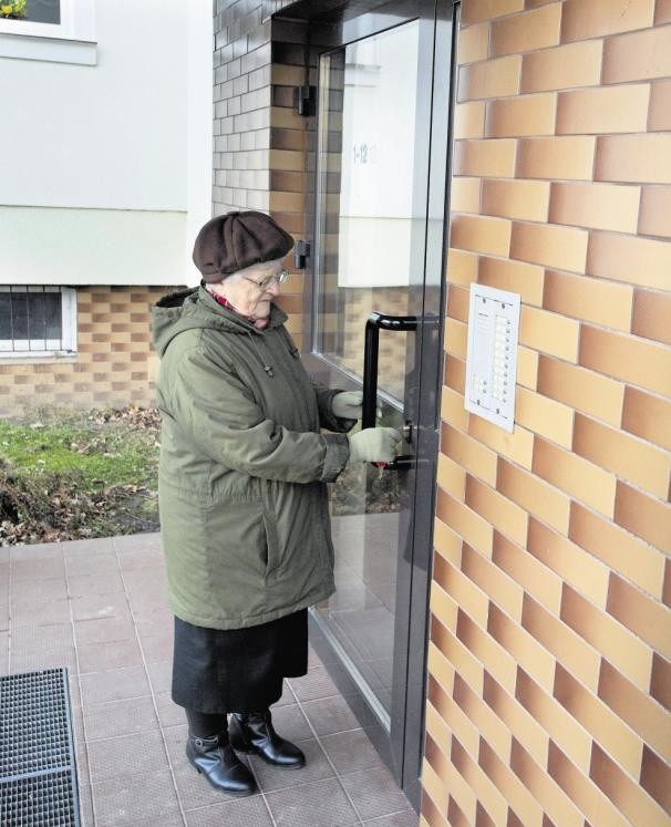 Choć mieszkania przy ulicy Grzybowej  są ładne i dobrze wyposażone, to brakuje chętnych do zamieszkania w nich.