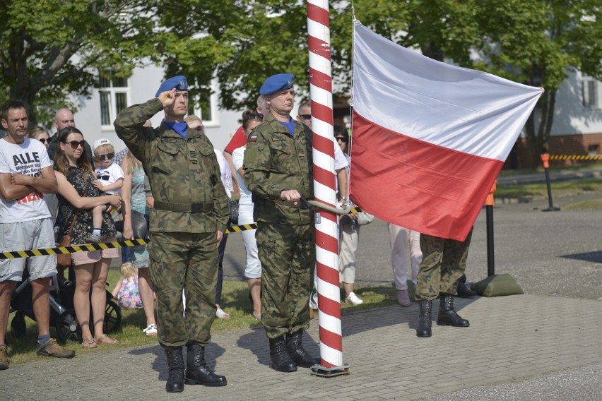 W scenerii pięknej słonecznej lipcowej pogody, przy licznym...