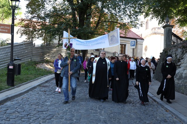 Zobacz zdjęcia z pierwszego etapu pieszej pielgrzymki z Sandomierza do Sulisławic>>>