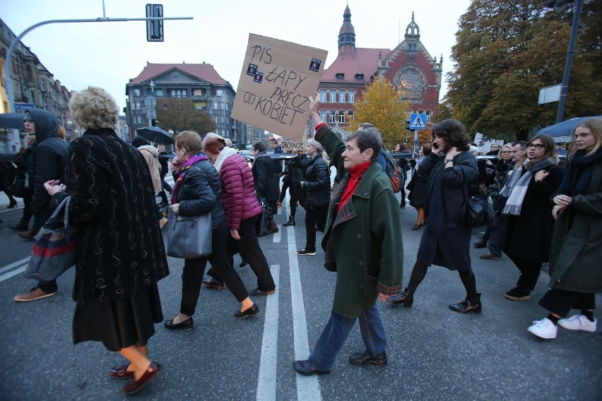 Czarny protest w miastach woj. śląskiego ZDJĘCIA + WIDEO