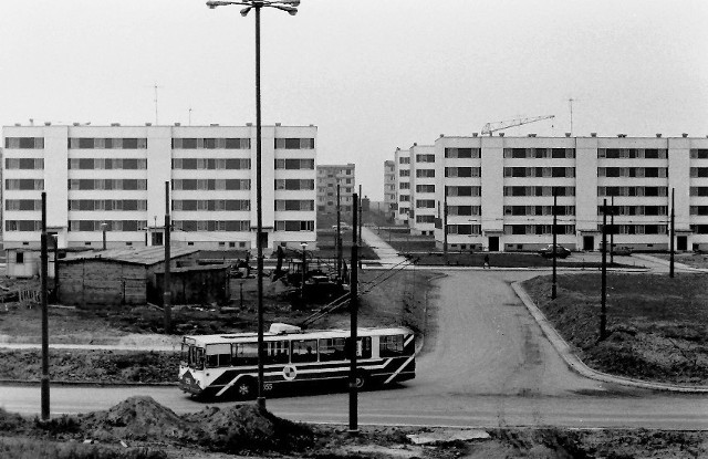 Budowa sieci trolejbusowej na ul. Bitwy Warszawskiej (wtedy ul. Rzymowskiego).