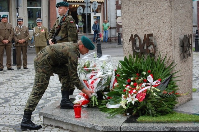 W Nakle, przy pomniku Wdzięczności Wojsku Polskiemu, znów pojawią się kwiaty i znicze