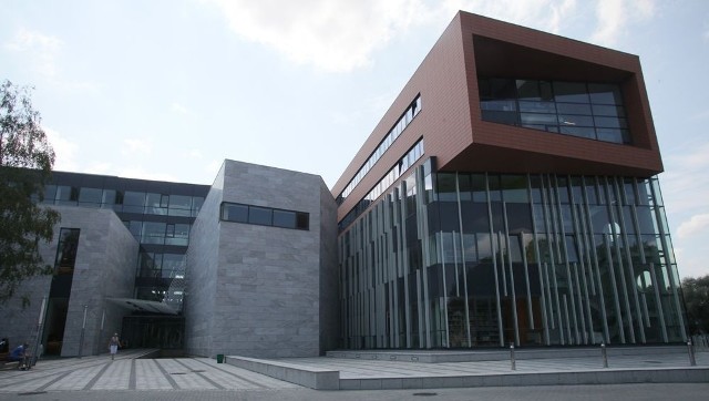 Nowy budynek oficjalnie jest siedzibą WF UŁ od 1 października 2014 roku. Jego budowa i wyposażenie kosztowały prawie 100 mln zł