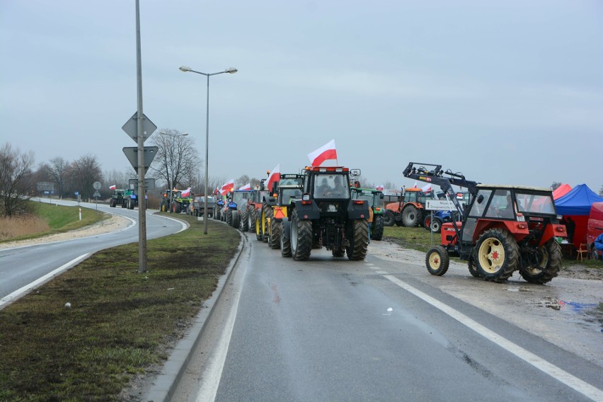 Wtorkowy protest rolników w Słupi w gminie Pacanów. Rolnicy...