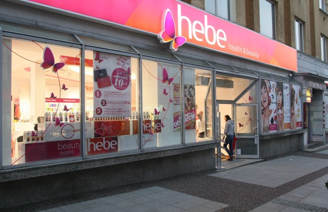 Drogeria Hebe  przy ulicy Sienkiewicza w Kielcach od razu ruszyła do walki o klienta. Na początek przygotowała karty klienta i bony rabatowe.