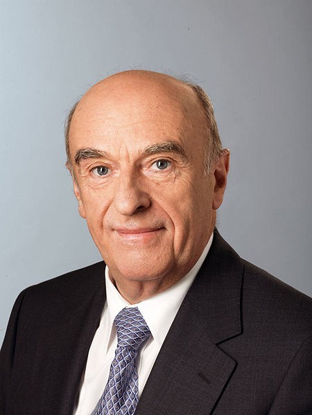 Hans-Rudolf Merz jest od 2004 roku członkiem Szwajcarskiej Rady Związkowej, odpowiada za departament finansów