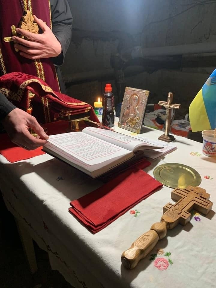 Kościół jest ze swoim ludem. Księża na Ukrainie służą swoim wiernym duchowo i społecznie