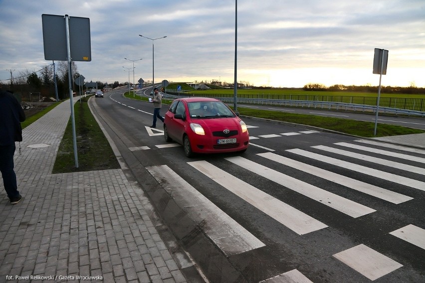 Nowy odcinek Wschodniej Obwodnicy Wrocławia otwarty. Niektórzy jadą pod prąd (ZDJĘCIA, MAPA)