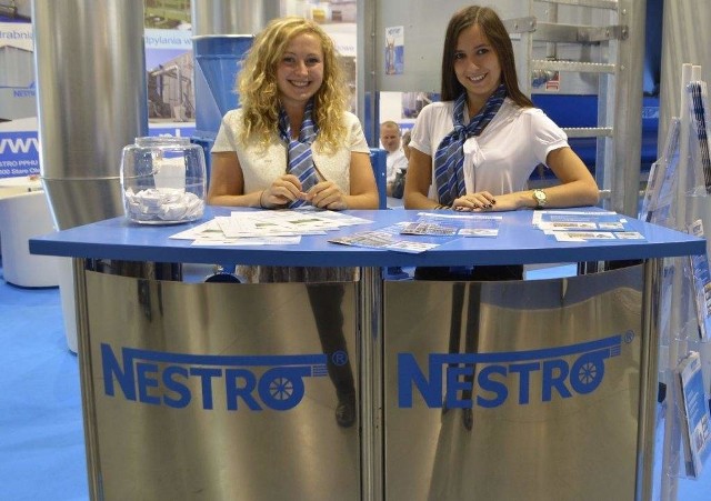 Nestro ze Starego Olesna ma dziesięć lat. Firma planuje inwestycje i szuka pracownikówNa zdjęciu pracownice Nestro: inżynier Karolina Kur (z prawej) oraz inżynier Natalia Zawadzka. Firma cały czas szuka inżynierów.
