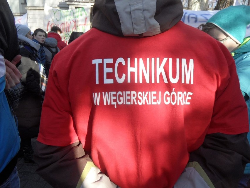 Protest przeciwko likwidacji szkół w Żywcu i Węgierskiej...