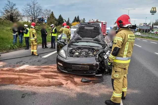 Wypadek luksusowych aut w Lesznie