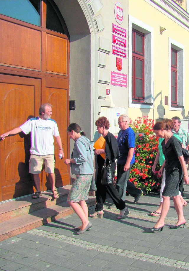 Kilkunastu pracowników  CKiW poszło do burmistrza Żaka.