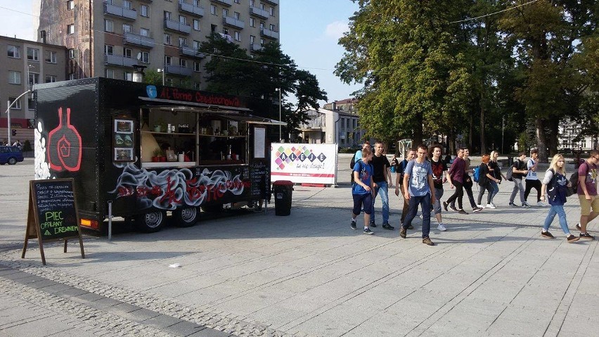 Częstochowa: Food tracki zajechały na plac Biegańskiego