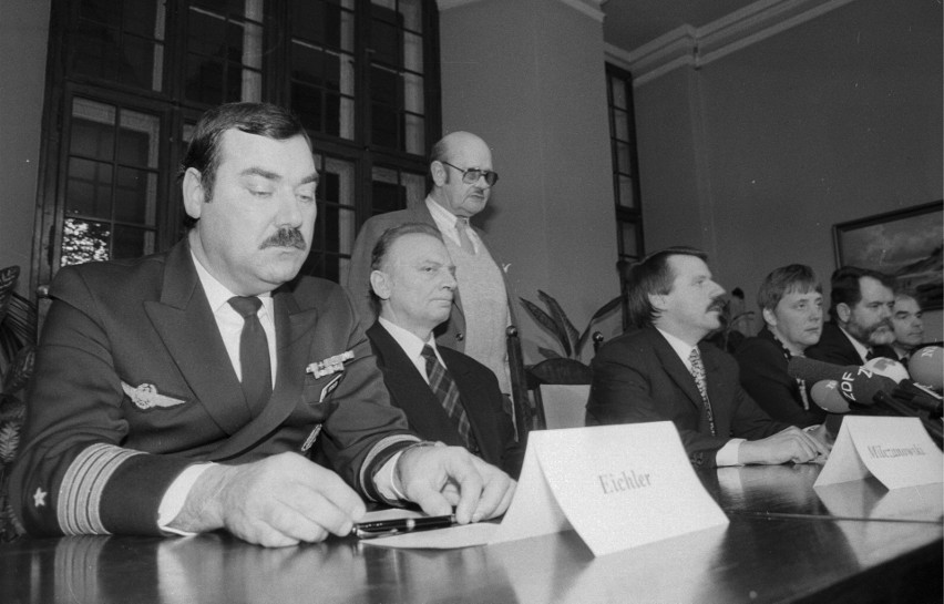Stralsund 14.01.1993, konferencja prasowa. Drugi z lewej...