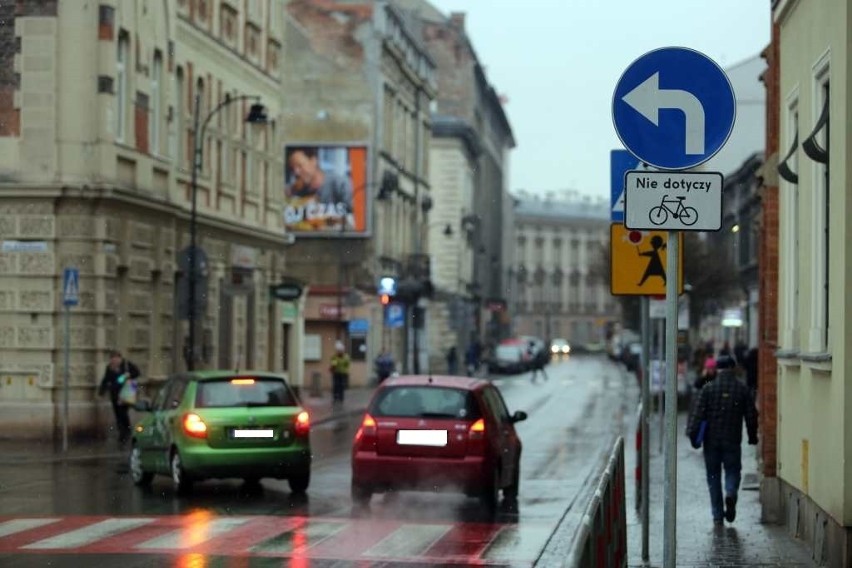 Ulica św. Filipa jest jednokierunkowa od ul. Długiej do...