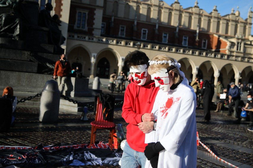 Niedziela, 6 grudnia. Protest i performans na Rynku Głównych...