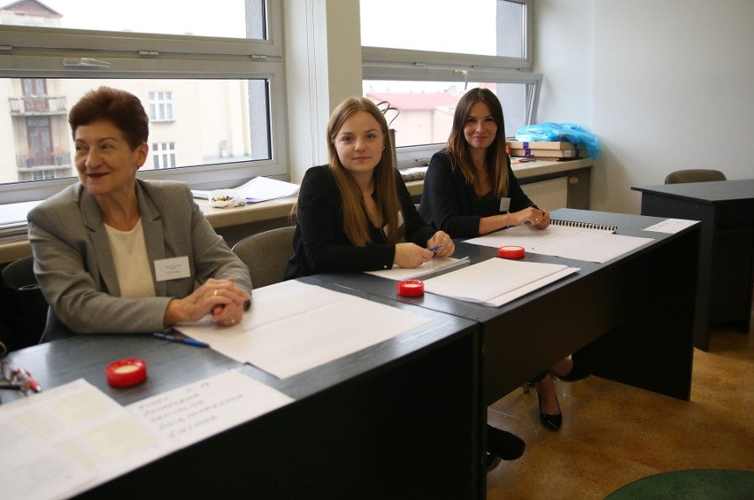 Wybory samorządowe 2018. Niska frekwencja w Chrzanowie. Tłumy tylko po mszach świętych [ZDJĘCIA]